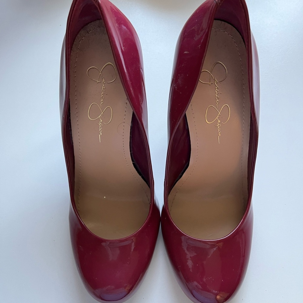Jessica Simpson pumps